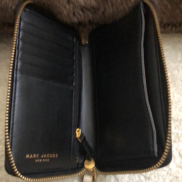 NWOT Marc Jacobs leather zip Wristlet/iPhone - Picture 4 of 8